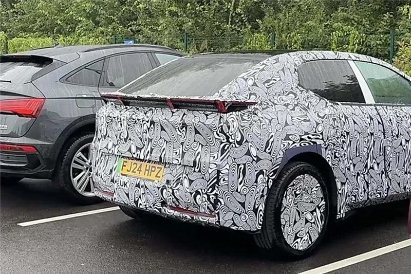 A Lynk & Co Z20 lesz az első, amely októberben jelenik meg a tengerentúlon, és várhatóan Kínában, a Guangzhou Autószalonon mutatják be.