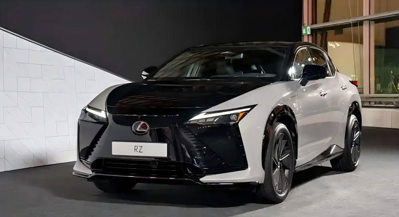 A Lexus nyilvánosságra hozta az új RZ hivatalos képeit, amelyek egy átalakított kormánykerékkel és a vezeték-vezetékes rendszerrel rendelkeznek