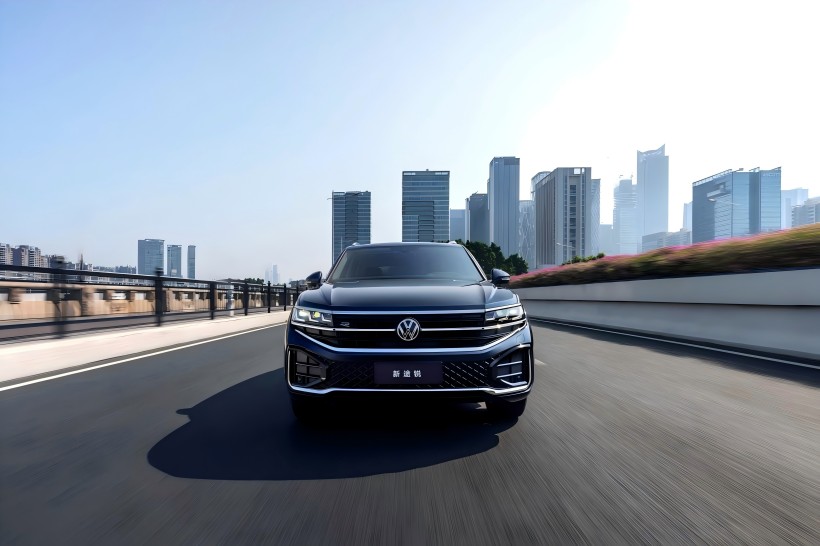 A megjelenés és a konfiguráció frissítve: Új Volkswagen Touareg 2.0tsi Ruiying verzió indult, ára 558 800 jüan.