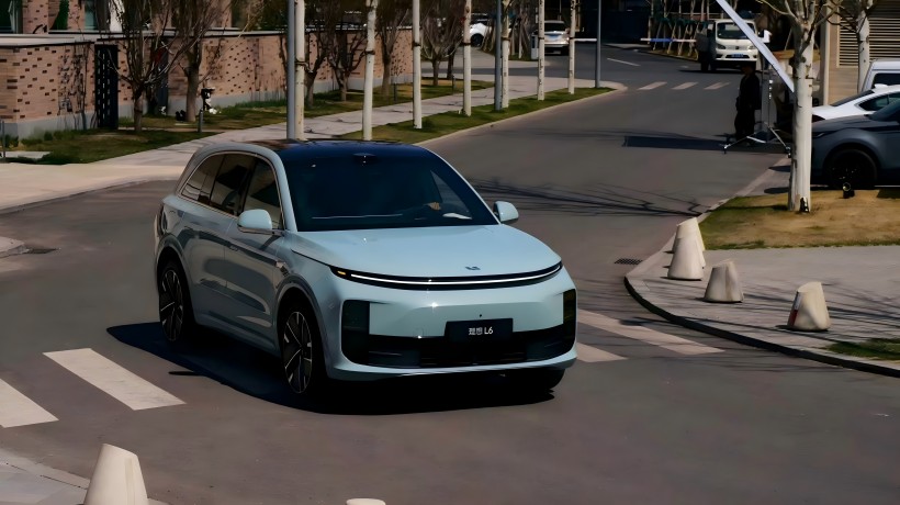 Az új Ideal L6 hivatalos képei debütálnak a Shanghai Autószalonon. Ez egy vadonatúj Lidar-t fog elfogadni, és egy továbbfejlesztett chipet fog készíteni.