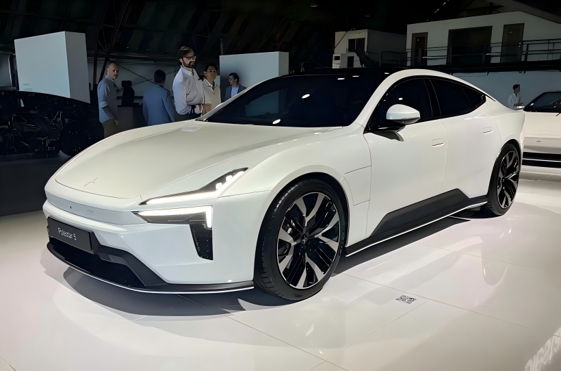 A Polestar 5, amelynek maximális teljesítménye 884 lóerővel, hivatalos debütál a szeptemberi München Nemzetközi Autószalonon.