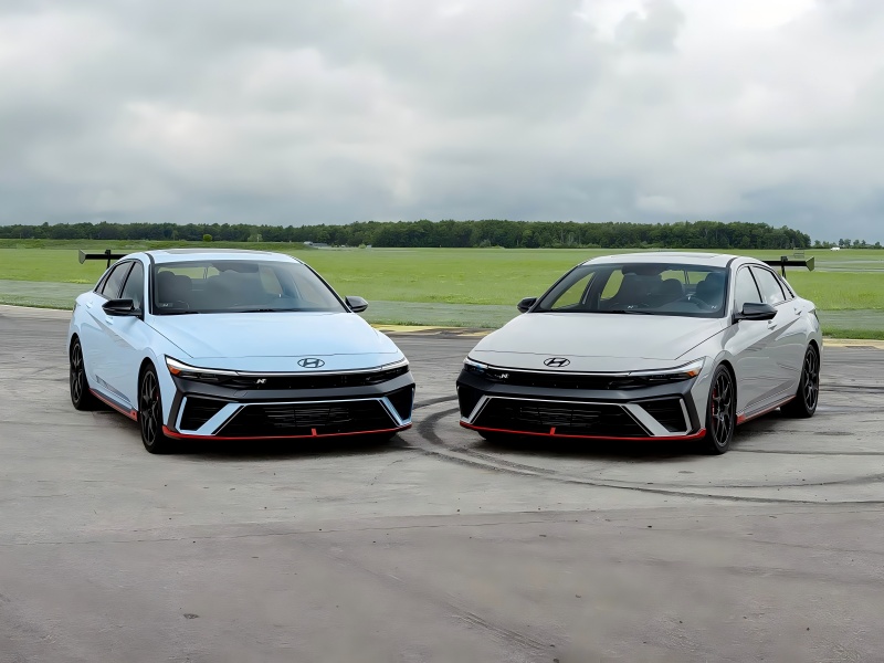 6 fokozatú kézi sebességváltó áll rendelkezésre! A TCR Road -Legal készítése - Hyundai Elantra n TCR hivatalos képek.